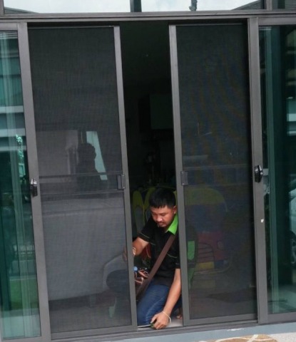 รับเหมาติดตั้งมุ้งลวด