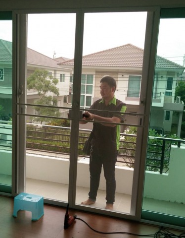 รับติดตั้งมุ้งลวดหมู่บ้าน