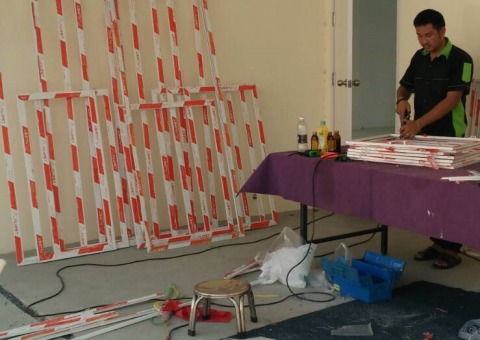 ช่างซ่อมมุ้งลวด