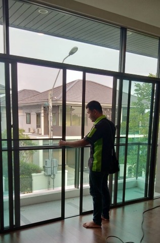 หน้าต่างมุ้งลวด