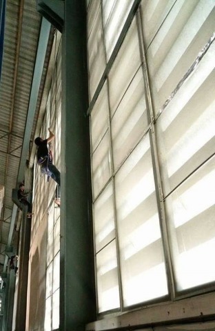 รับเหมาติดตั้งมุ้งลวดโรงงาน