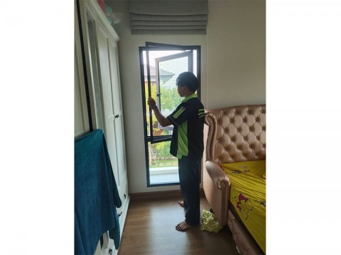 ช่างตัดมุ้งลวดตามสั่ง